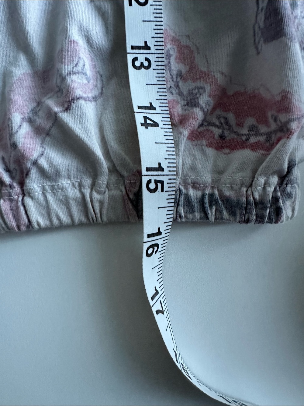 Aritzia Wilfred White Cropped Tee with Pink & Gray Paisley XS - Picture 6 of 8